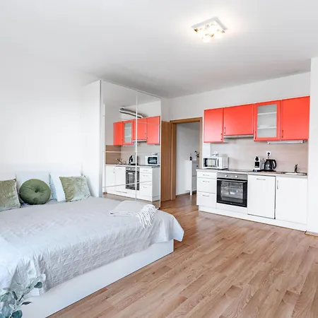 Airport Visek * Chýně