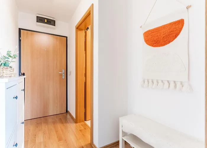 Airport Visek דירה *